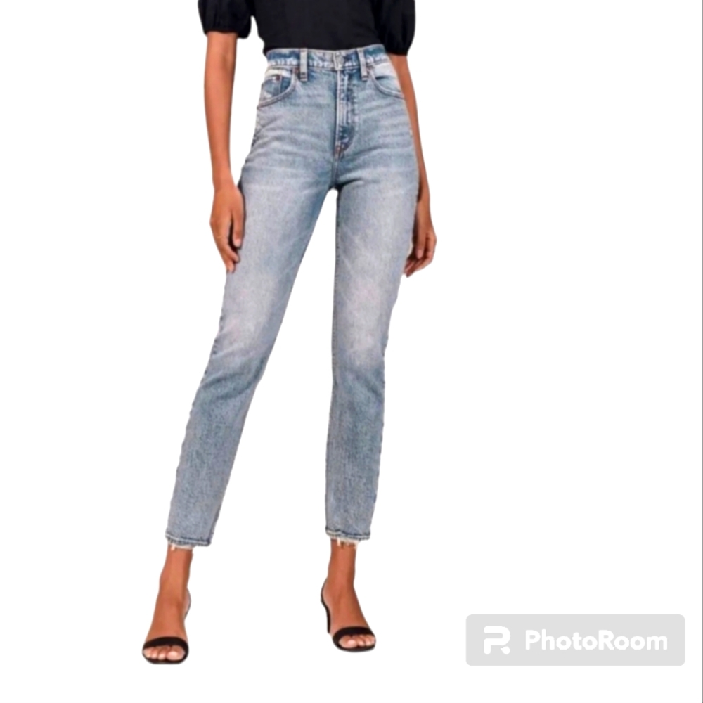 Abercrombie & Fitch The Mom High Rise